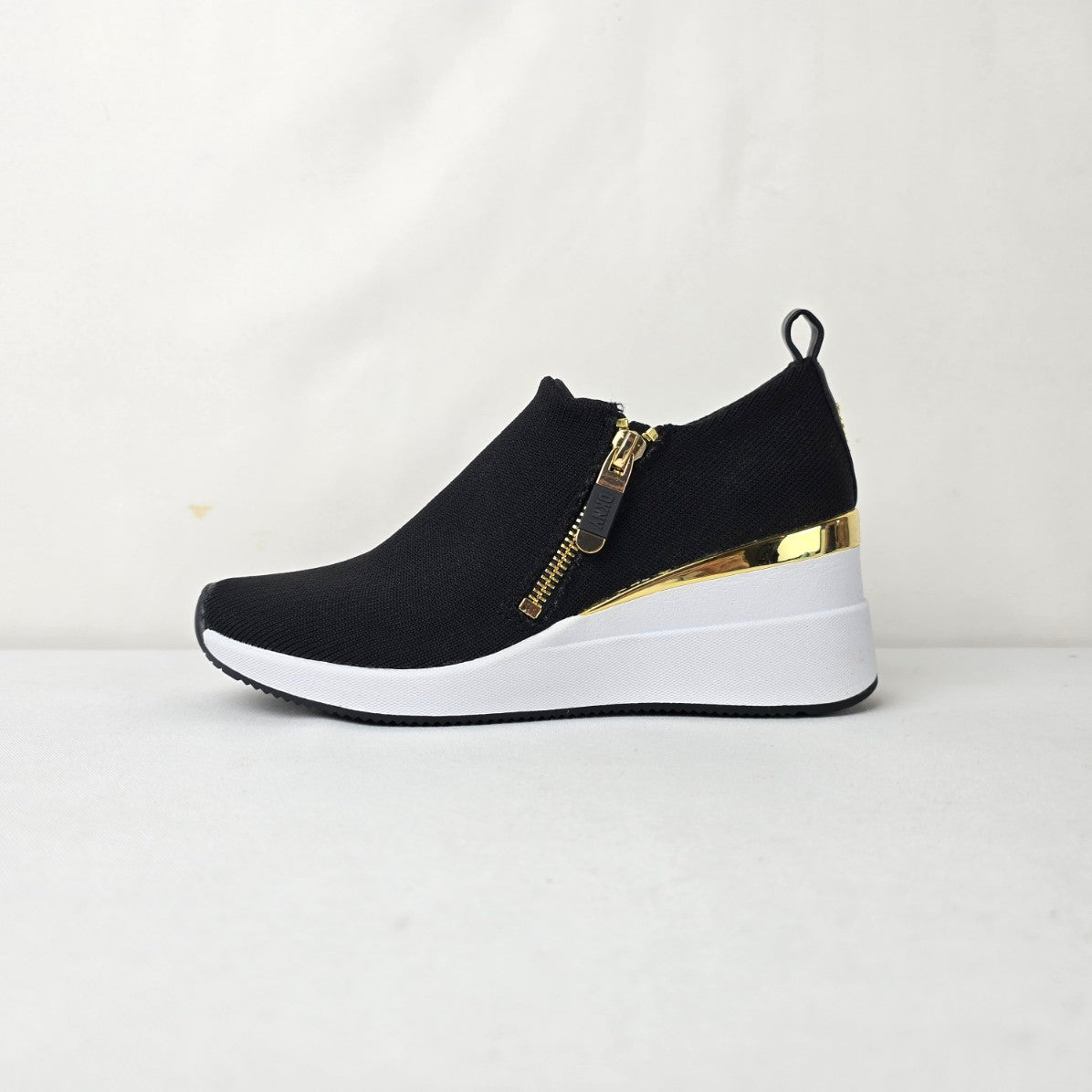 DKNY Palma 2 Wedge Sneakers Black Gold Zip Slip On Women’s Size 6.5