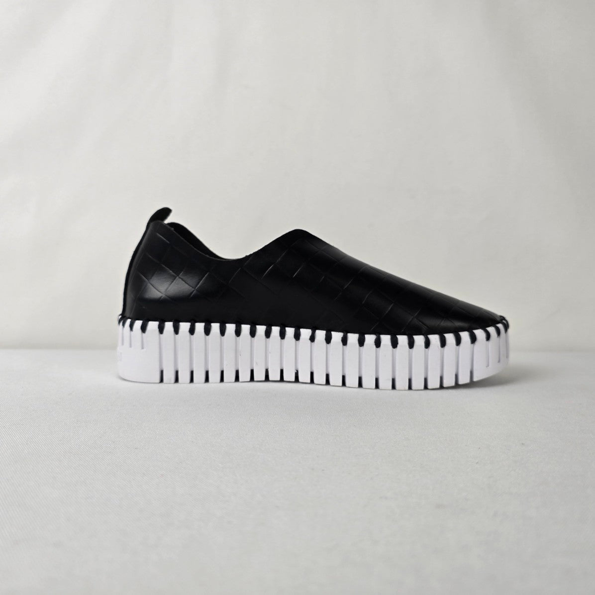 Ilse Jacobsen Tulip Slip-On Shoes Black Woven Platform Sneakers Size 6