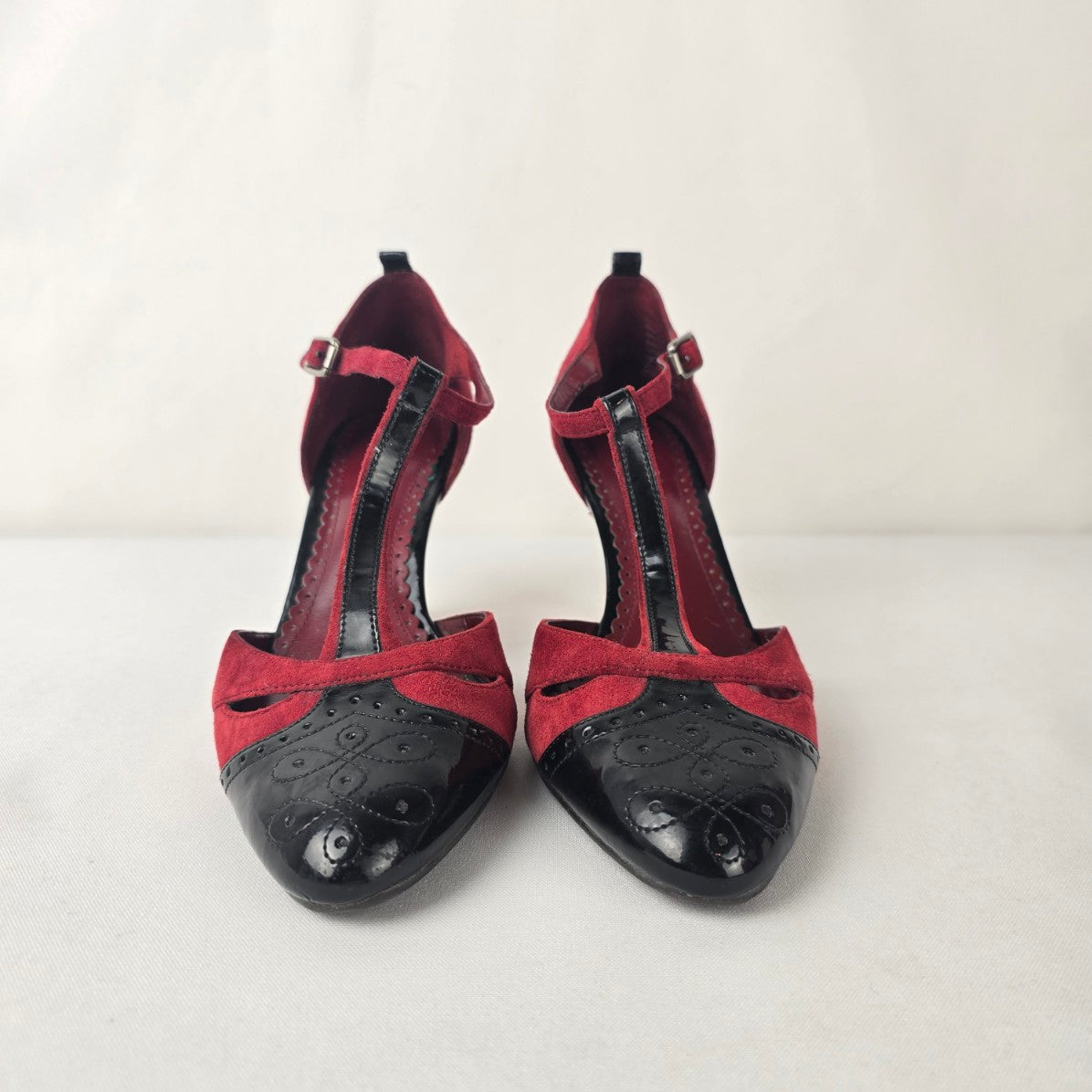 Naturalizer Focus T-Strap Heels Red Suede Black Cap Toe Pumps Size 6.5