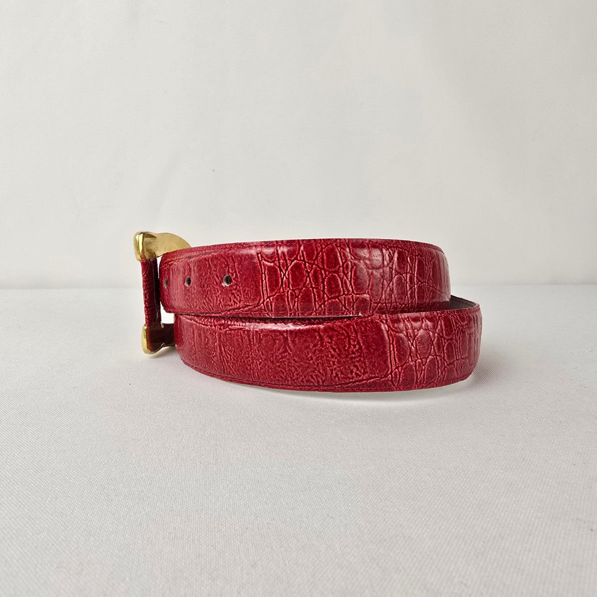 Vintage Red Croc Embossed Leather Belt Size M Gold Buckle Classic Statement Waist