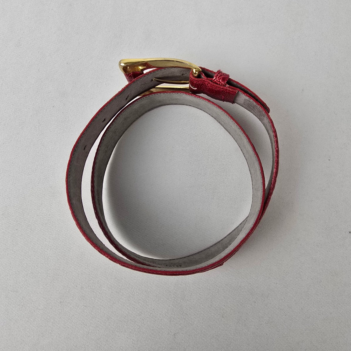 Vintage Red Croc Embossed Leather Belt Size M Gold Buckle Classic Statement Waist