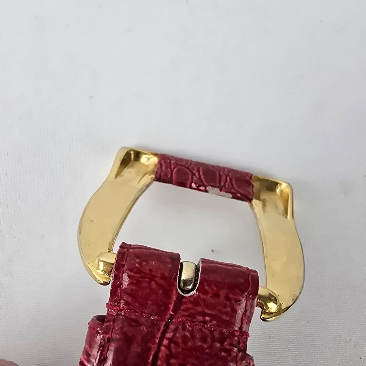 Vintage Red Croc Embossed Leather Belt Size M Gold Buckle Classic Statement Waist