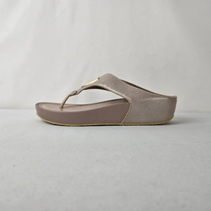 MEXX Champagne Metallic Wedge Thong Sandals Comfort Flip Flops Size 9