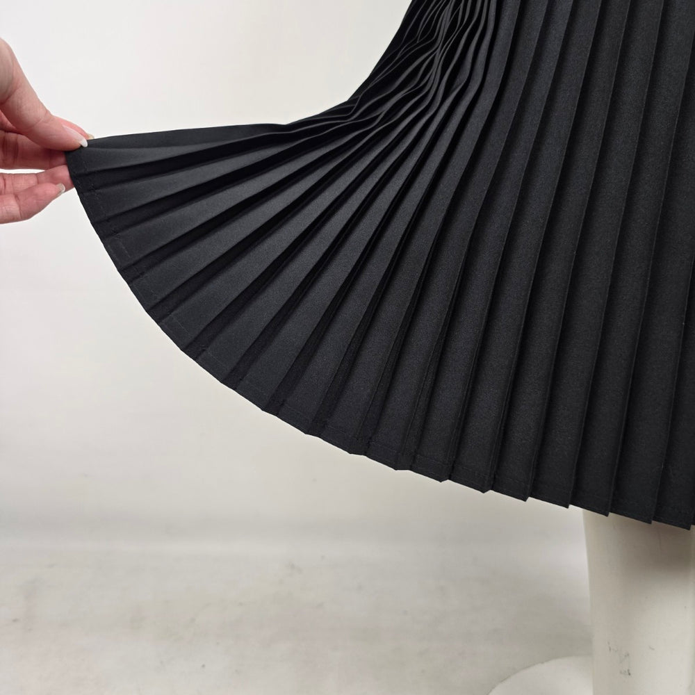 Vintage Black Pleated Midi Skirt Size 6 Made in Canada Minimalist Officecore