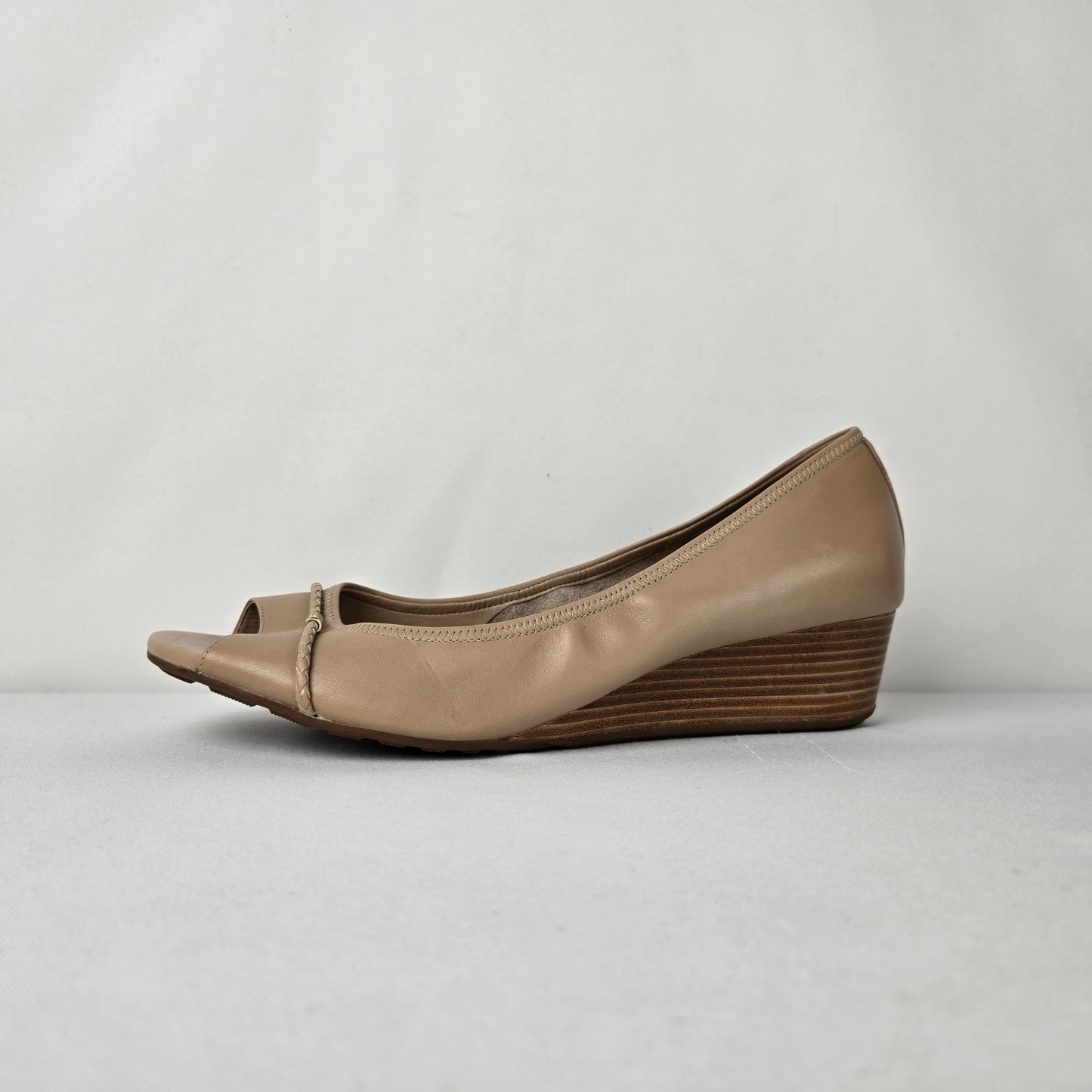 Cole Haan Grand.OS Nude Leather Peep Toe Wedge Heels Size 12 Comfort Pumps