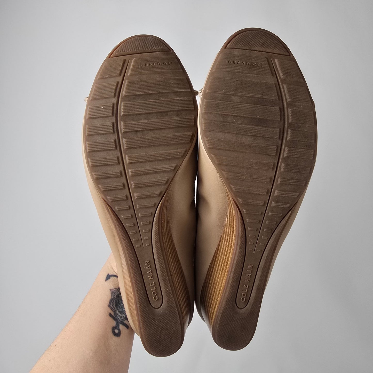 Cole Haan Grand.OS Nude Leather Peep Toe Wedge Heels Size 12 Comfort Pumps