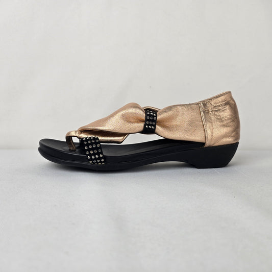 Kiss Kiss Italy Rose Gold Bow Sandals Size 6 Rhinestone Comfort Flats
