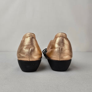 Kiss Kiss Italy Rose Gold Bow Sandals Size 6 Rhinestone Comfort Flats