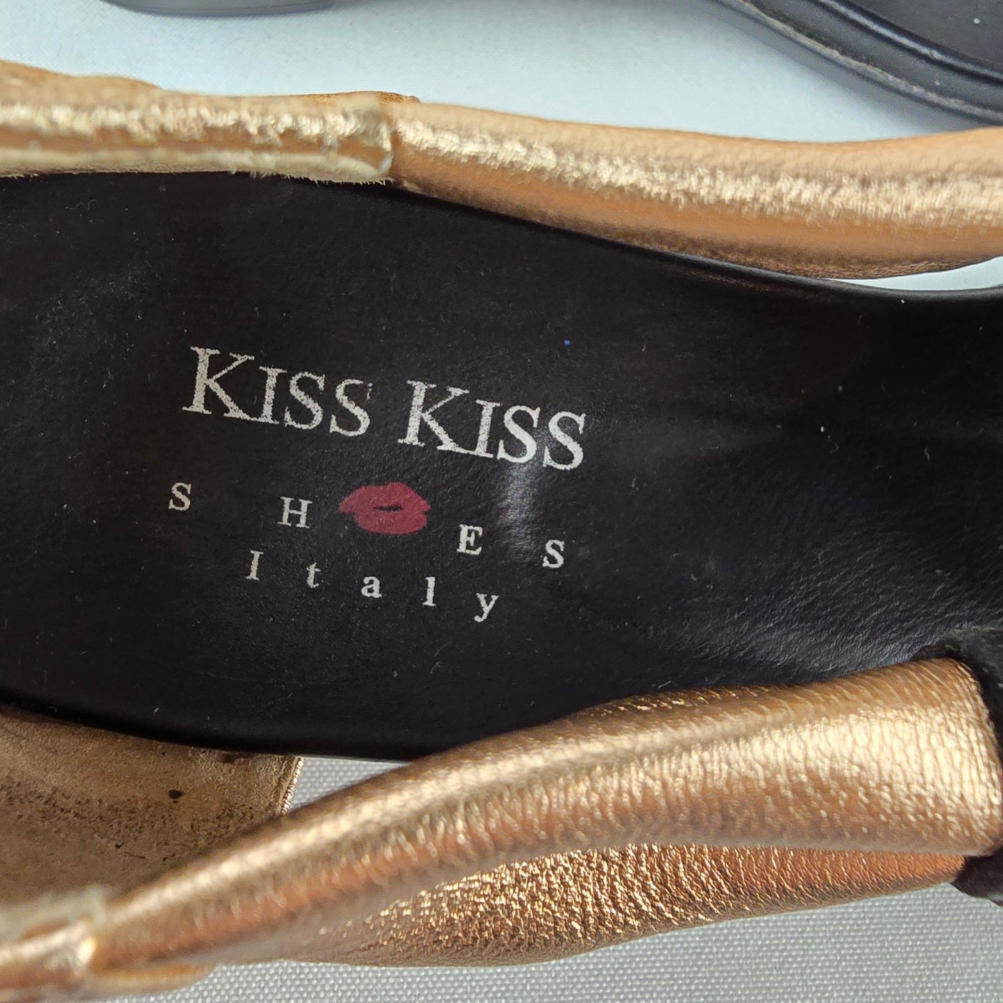 Kiss Kiss Italy Rose Gold Bow Sandals Size 6 Rhinestone Comfort Flats