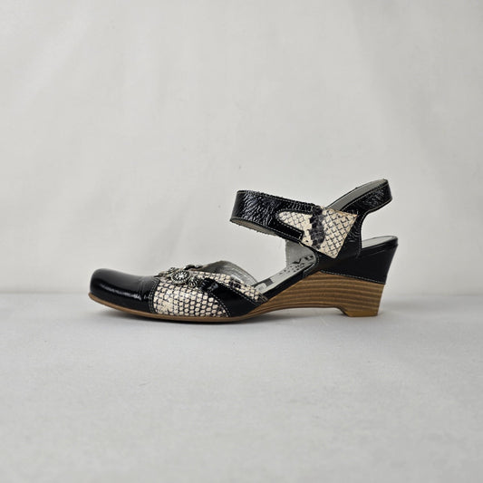 Tour en Ville Black Patent Snakeskin Mary Jane Heels Size 10