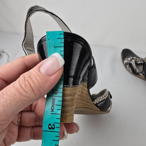 Tour en Ville Black Patent Snakeskin Mary Jane Heels Size 10