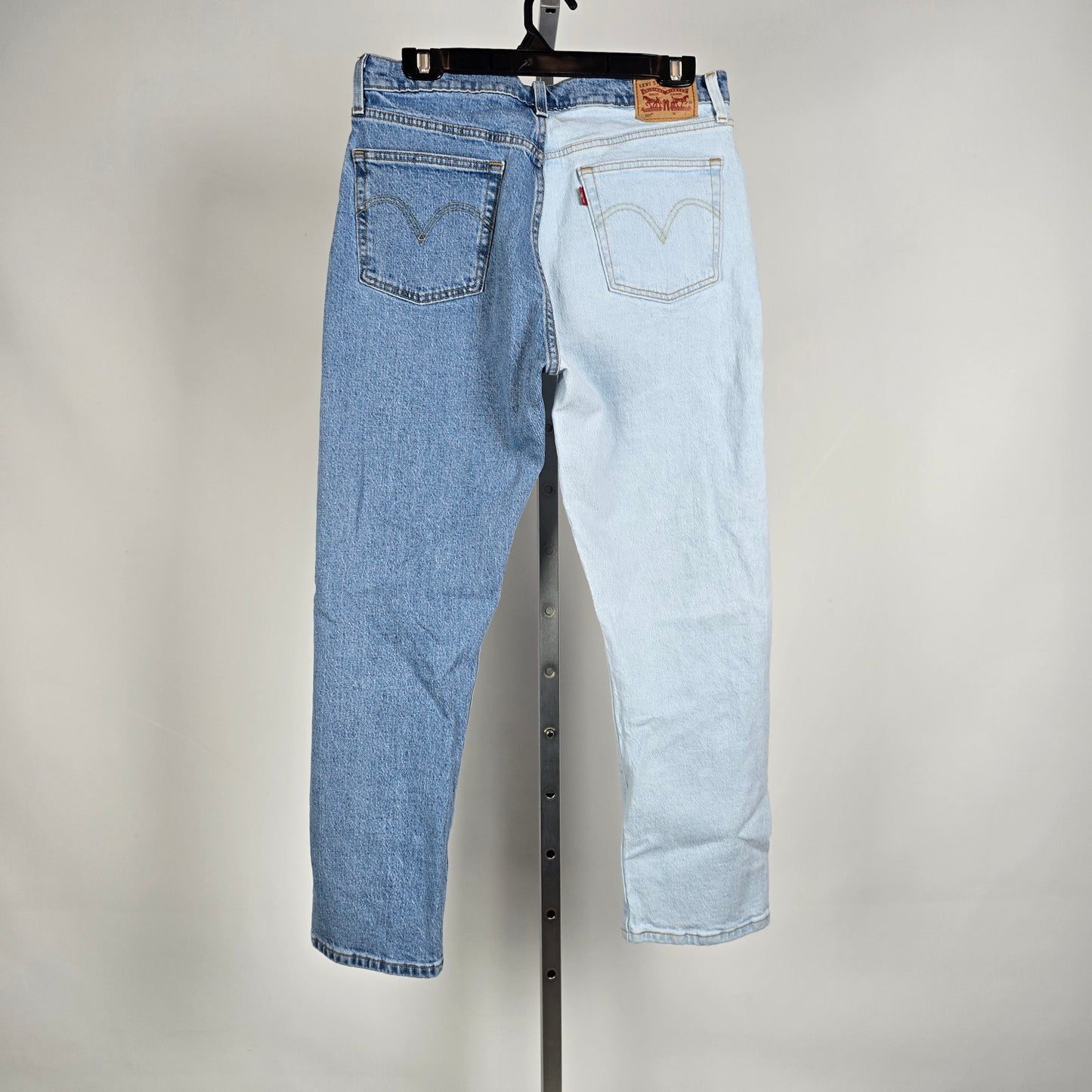 Levi’s 501 Two Tone Straight Leg Cropped Jeans Size 31