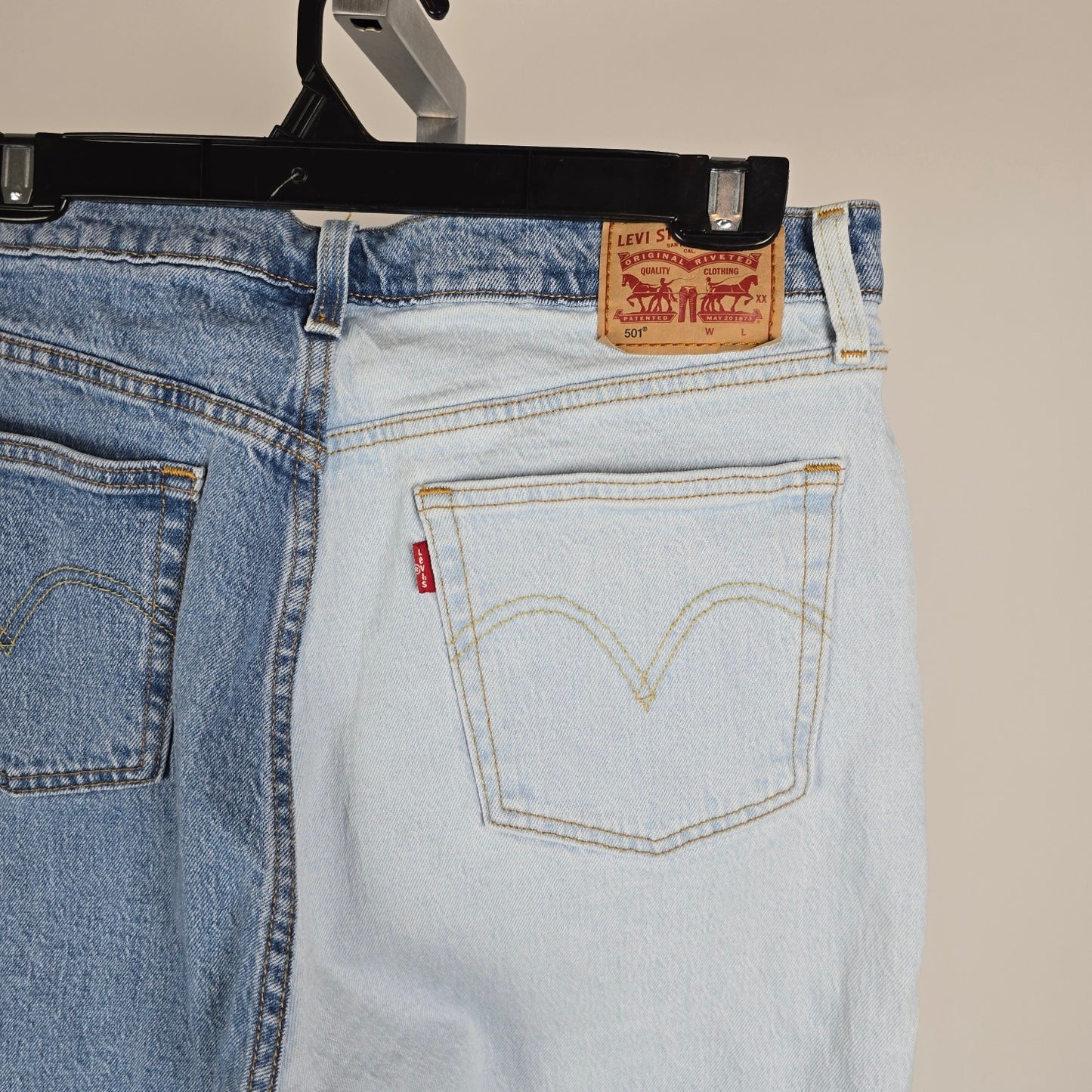 Levi’s 501 Two Tone Straight Leg Cropped Jeans Size 31