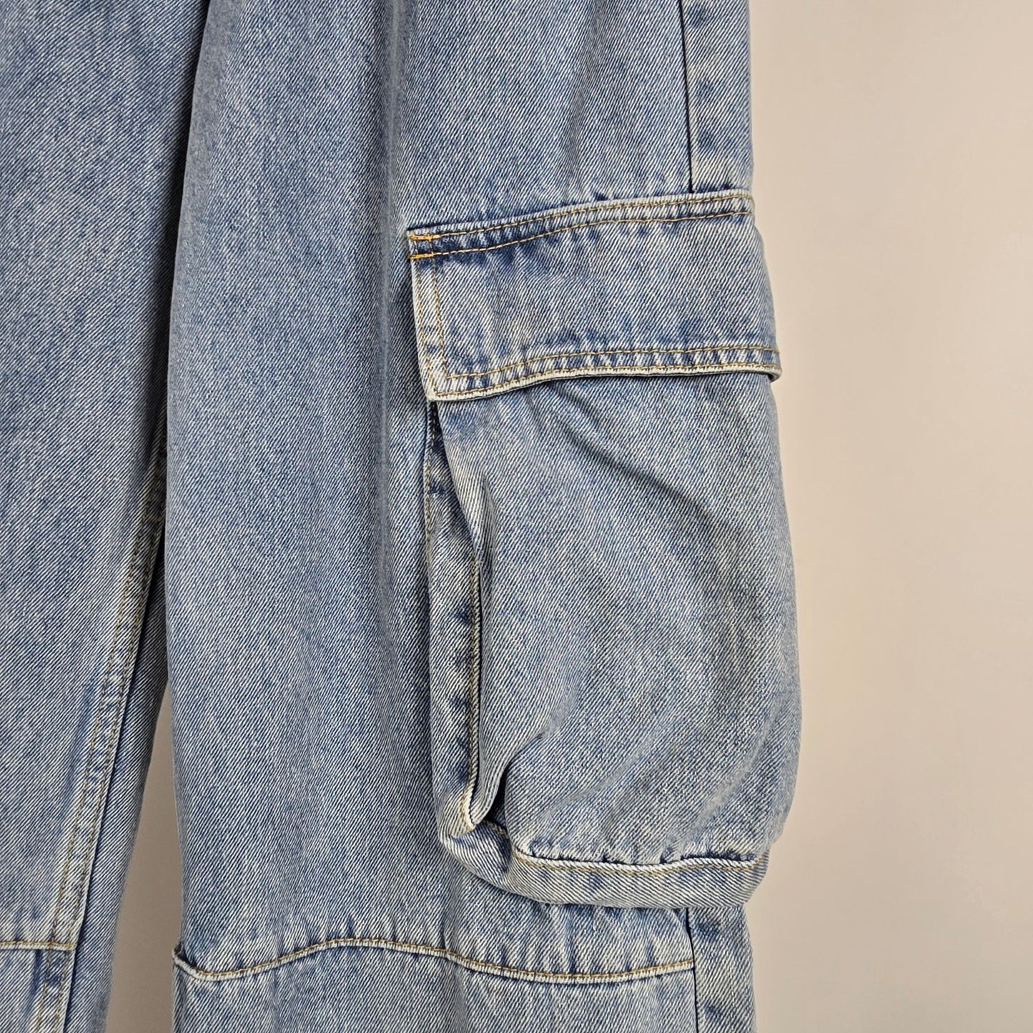 Kuwalla Low Rise Cargo Wide Leg Light Wash Jeans Size 28