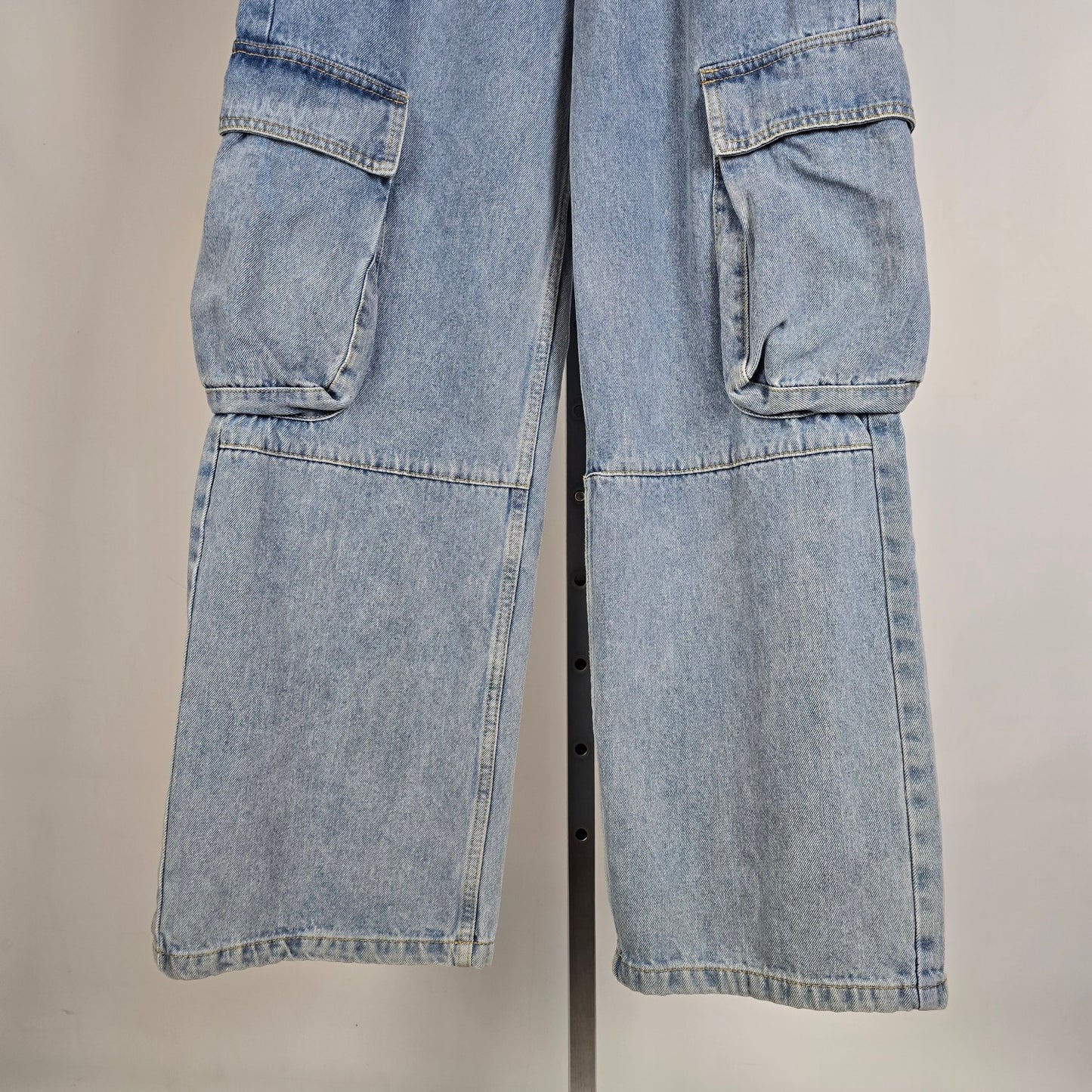 Kuwalla Low Rise Cargo Wide Leg Light Wash Jeans Size 28