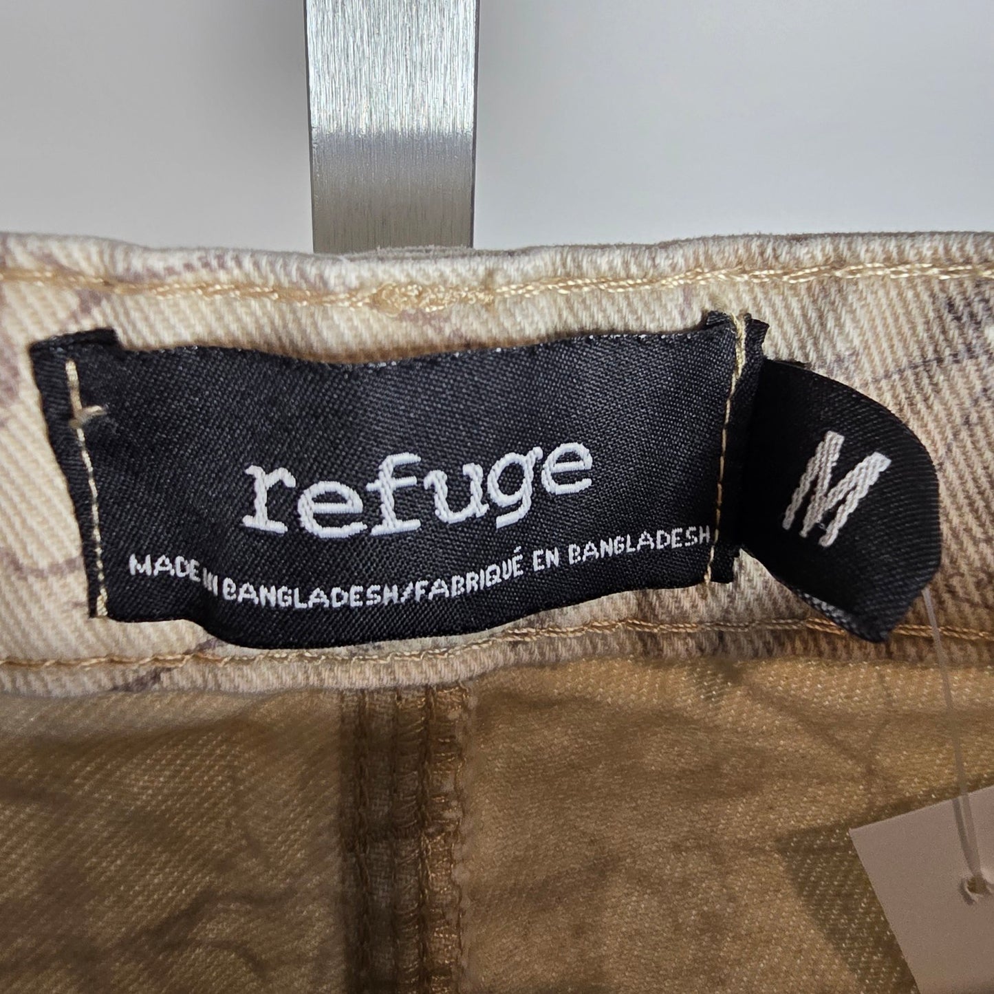 Refuge Beige Woodland Camo Bermuda Shorts Size M