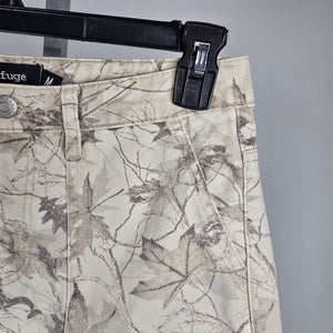 Refuge Beige Woodland Camo Bermuda Shorts Size M