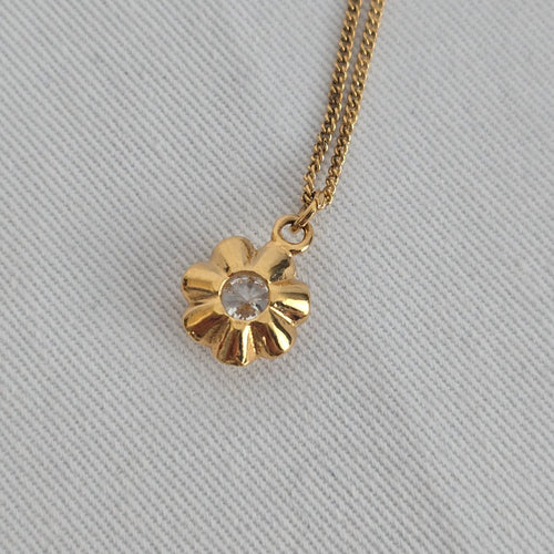 Vintage Gold Tone Daisy Crystal Necklace