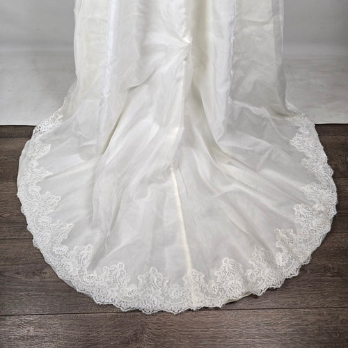 Vintage 70s Wedding Dress Size S/M White Lace Puff Sleeve Bridal Gown Fairytale Princess Dress
