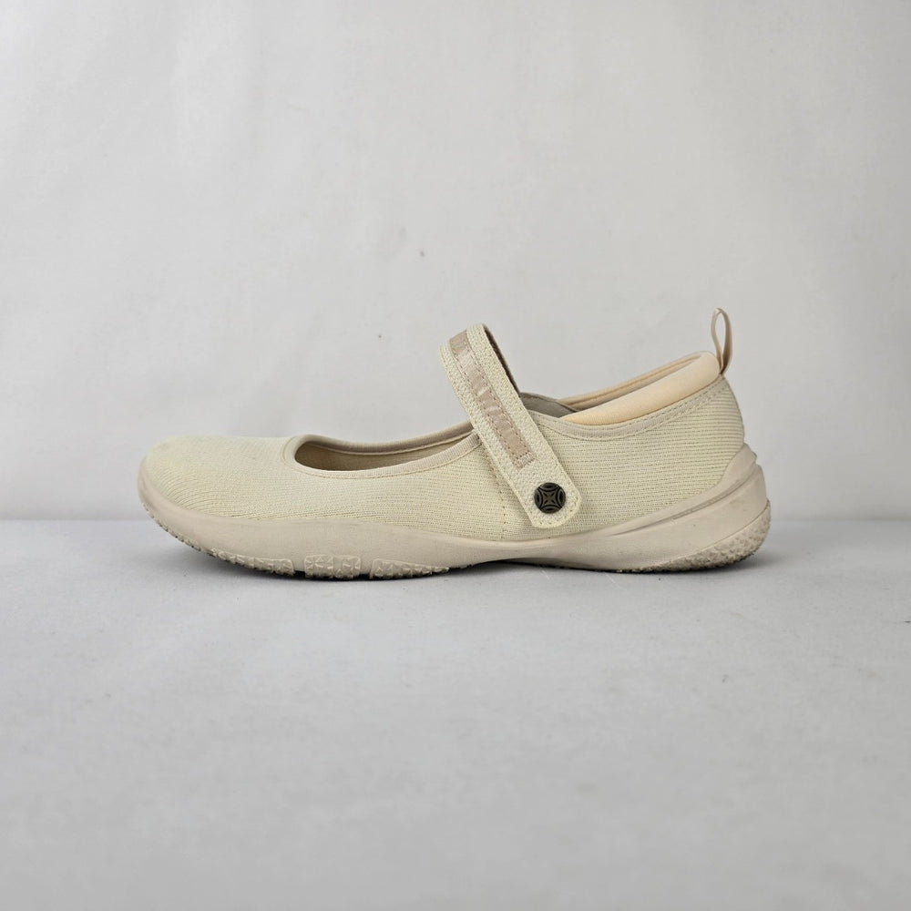 JSport by Jambu Melody Mary Jane Flats Cream Comfort Shoes Size 8