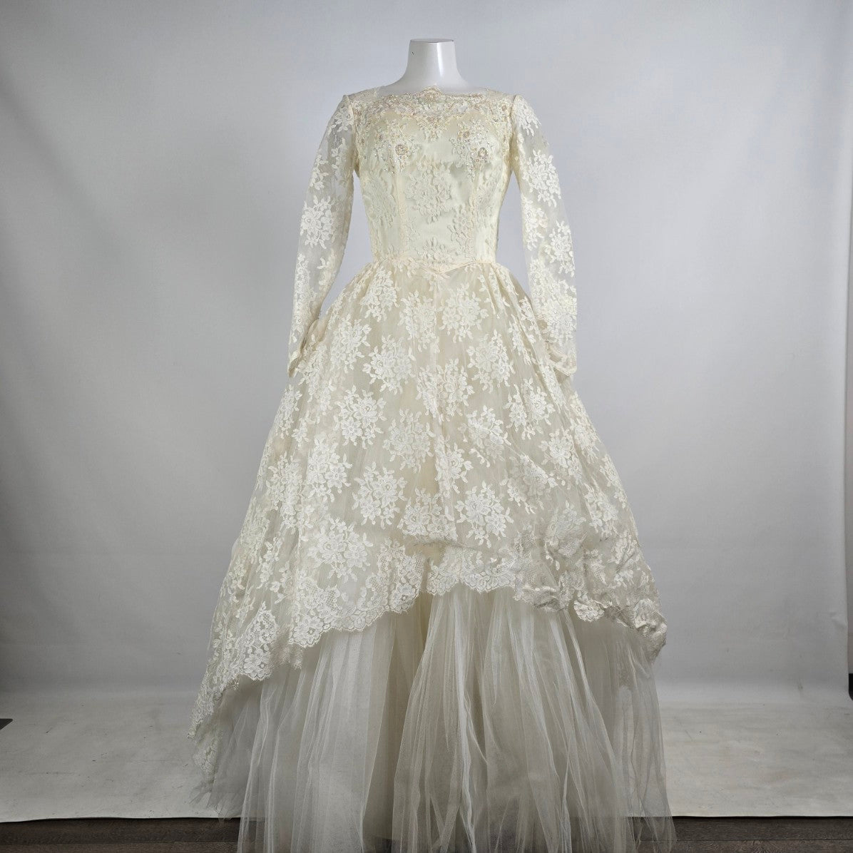 Vintage Lace Tulle Wedding Dress Long Sleeve Bridal Gown