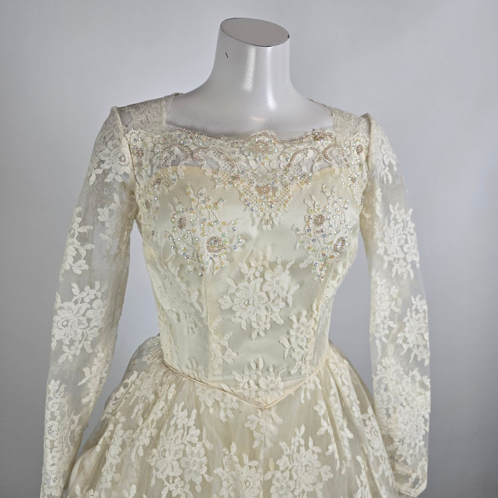 Vintage Lace Tulle Wedding Dress Long Sleeve Bridal Gown