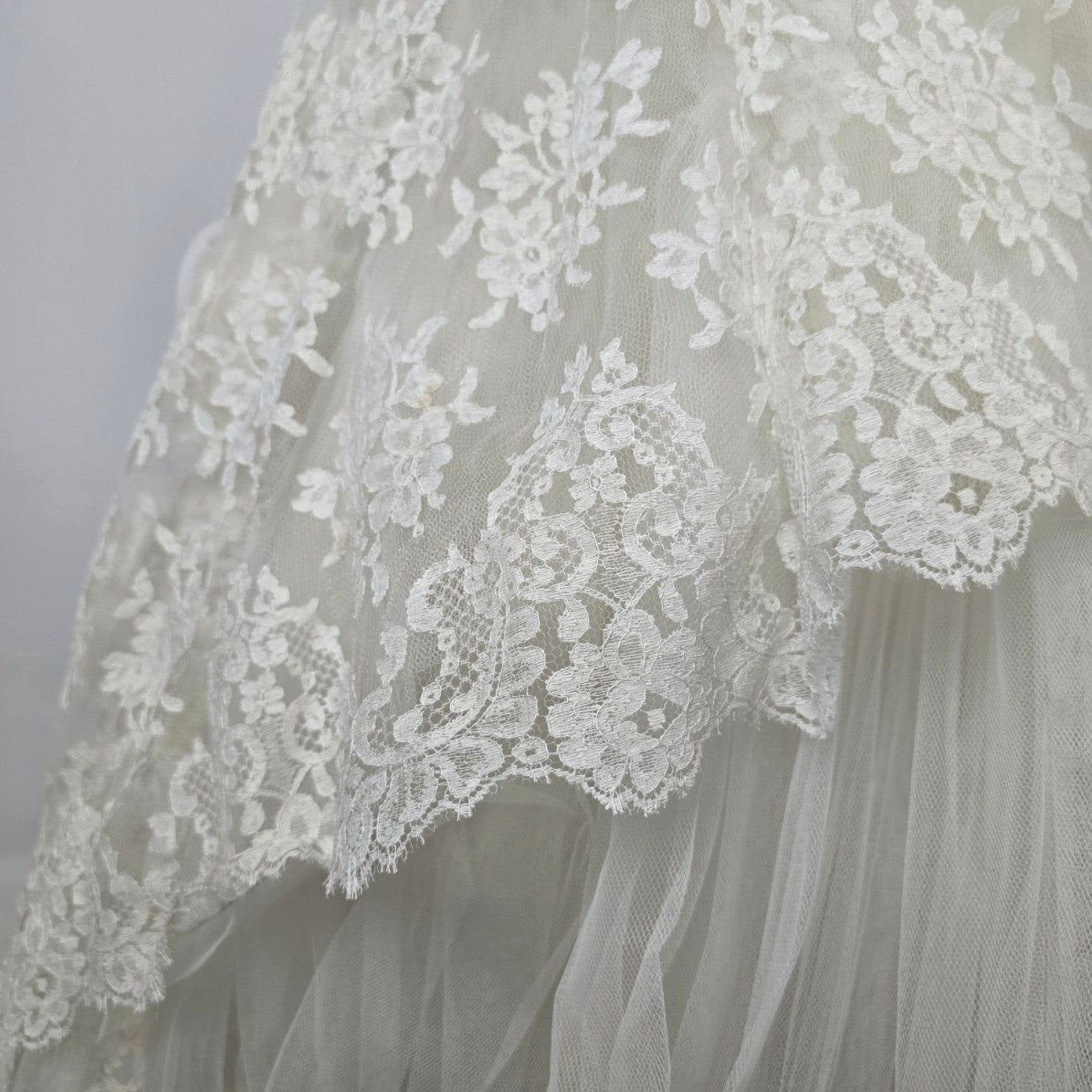 Vintage Lace Tulle Wedding Dress Long Sleeve Bridal Gown