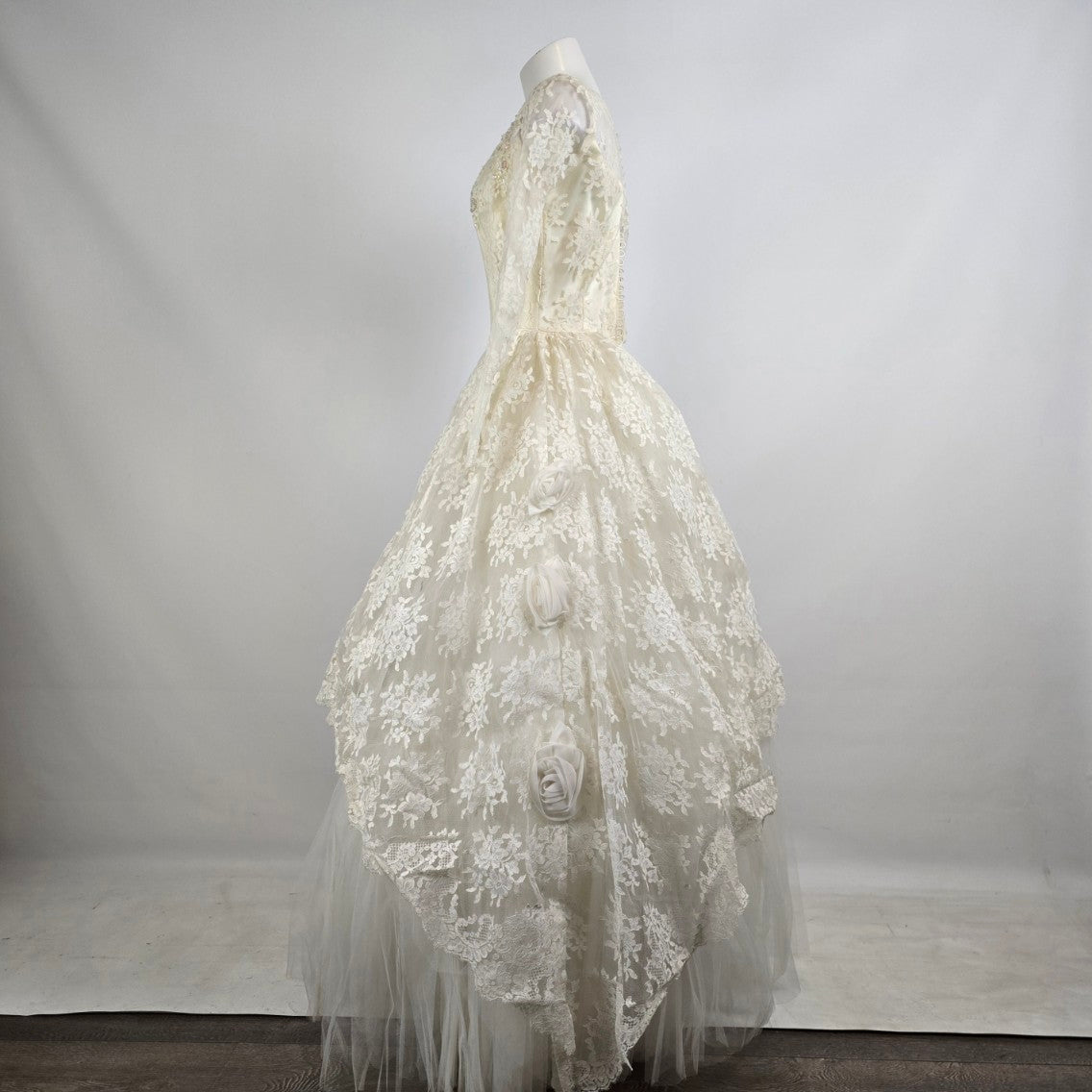 Vintage Lace Tulle Wedding Dress Long Sleeve Bridal Gown
