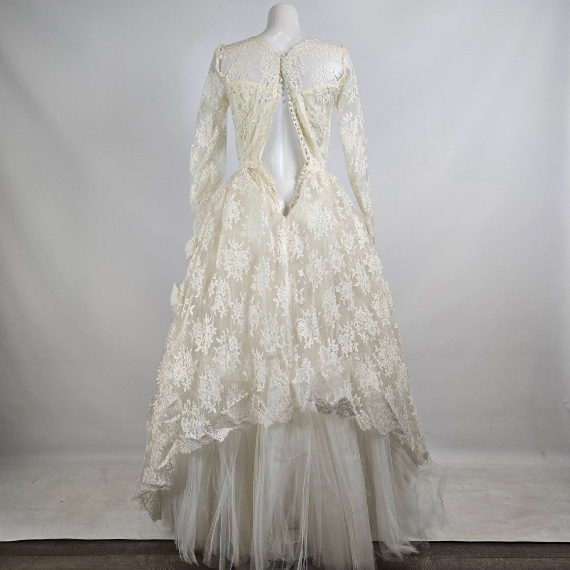 Vintage Lace Tulle Wedding Dress Long Sleeve Bridal Gown