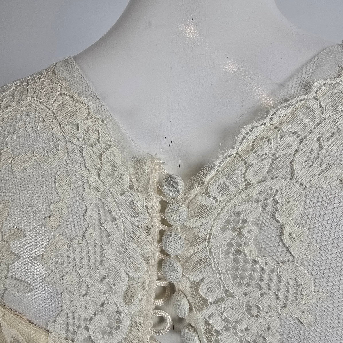 Vintage Lace Tulle Wedding Dress Long Sleeve Bridal Gown