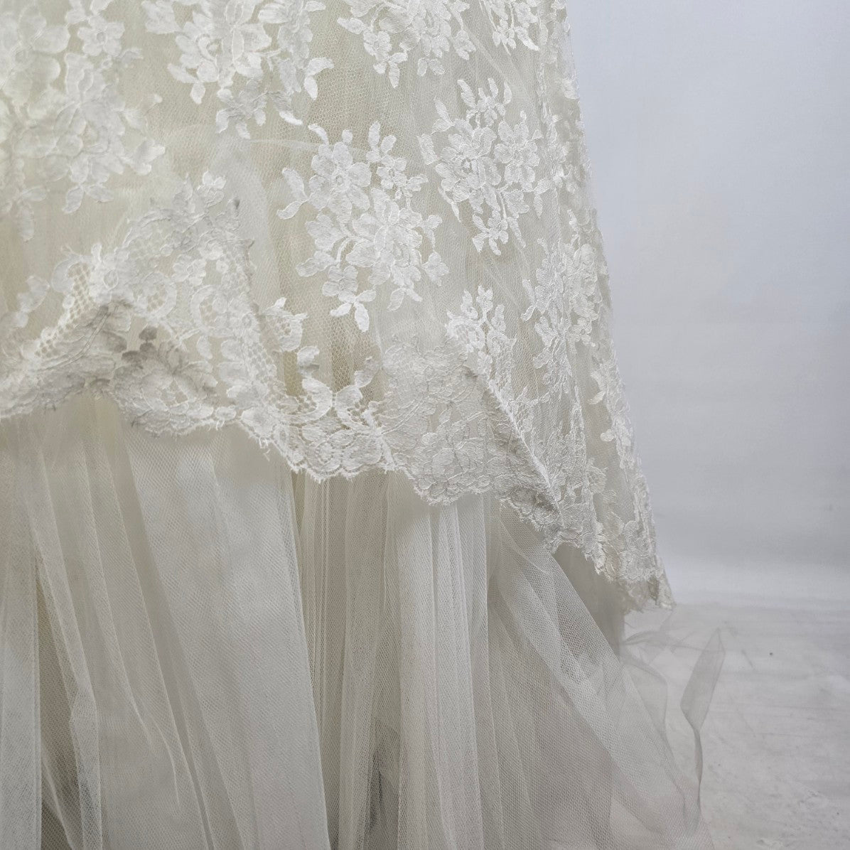 Vintage Lace Tulle Wedding Dress Long Sleeve Bridal Gown