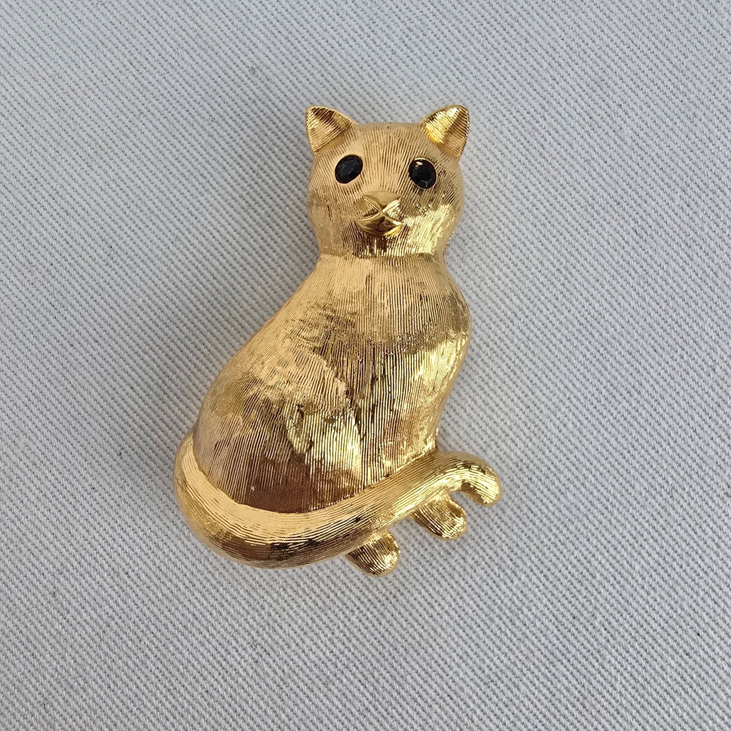 Dorlan Vintage Gold Tone Cat Brooch Black Rhinestone Eyes