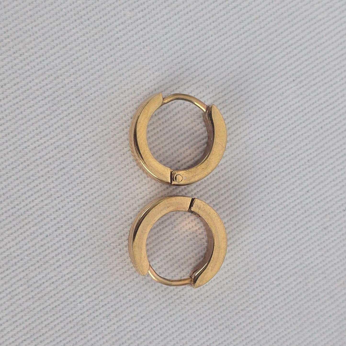 Gold Tone 100X Huggie Hoop Earrings Small Wide Band Grooved Detail