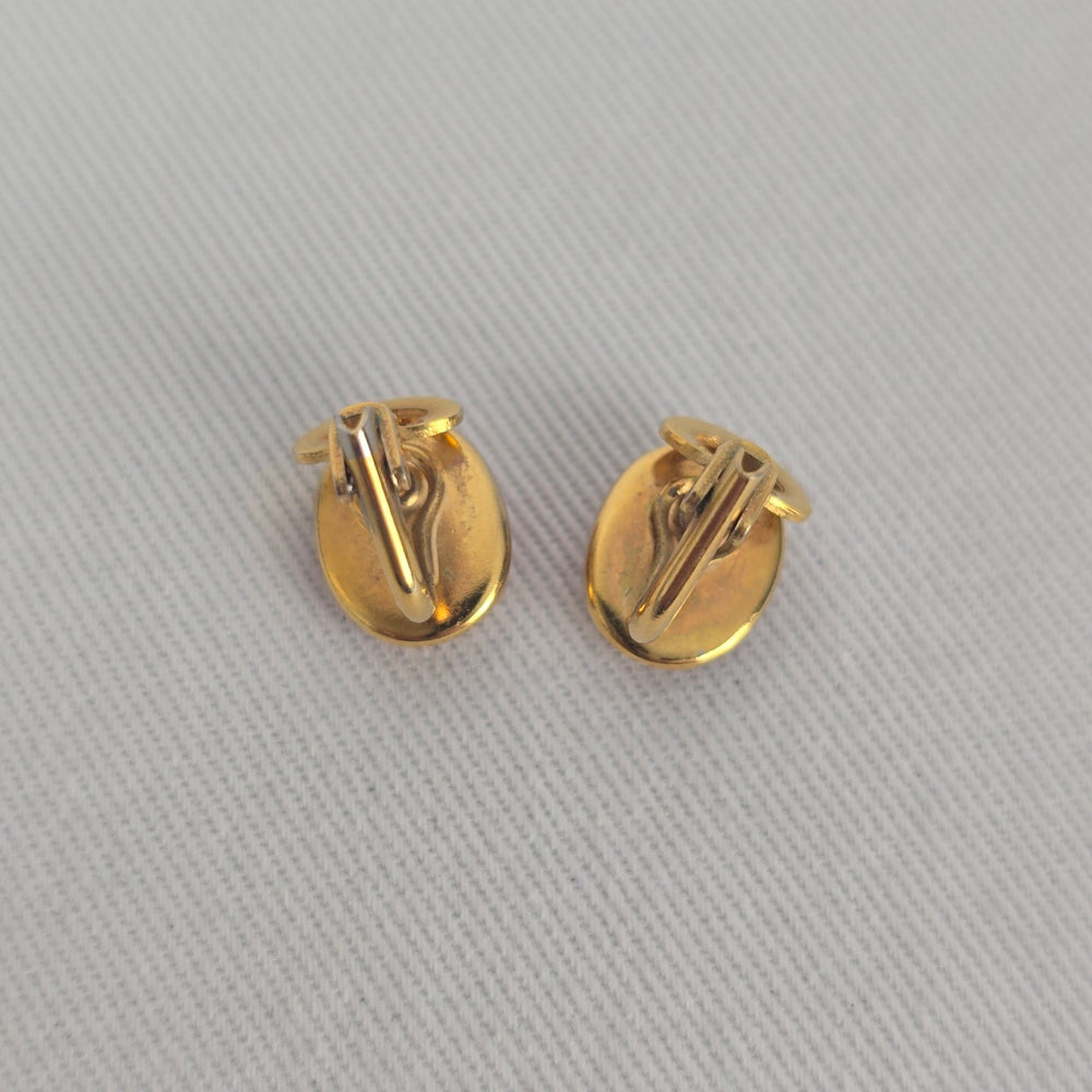 Vintage Cameo Clip On Earrings Gold Tone Coral Cream Profile