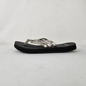Sanuk Metallic Silver Strap Flip Flop Sandals Black Footbed Size 5W