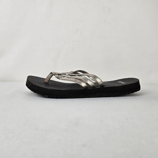 Sanuk Metallic Silver Strap Flip Flop Sandals Black Footbed Size 5W