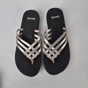 Sanuk Metallic Silver Strap Flip Flop Sandals Black Footbed Size 5W