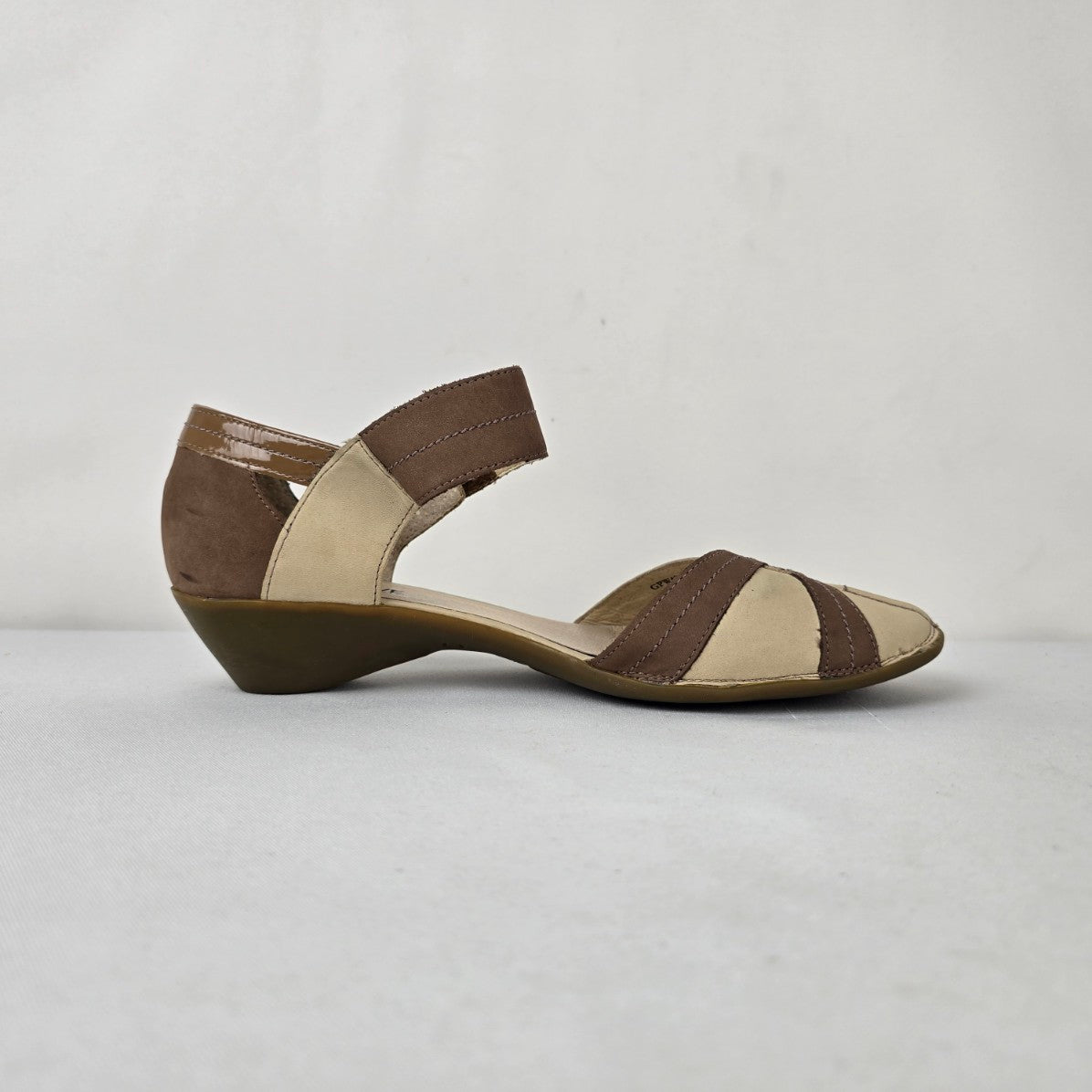 Fugitive Francesco Rossi Leather Low Heel Sandals Brown Beige