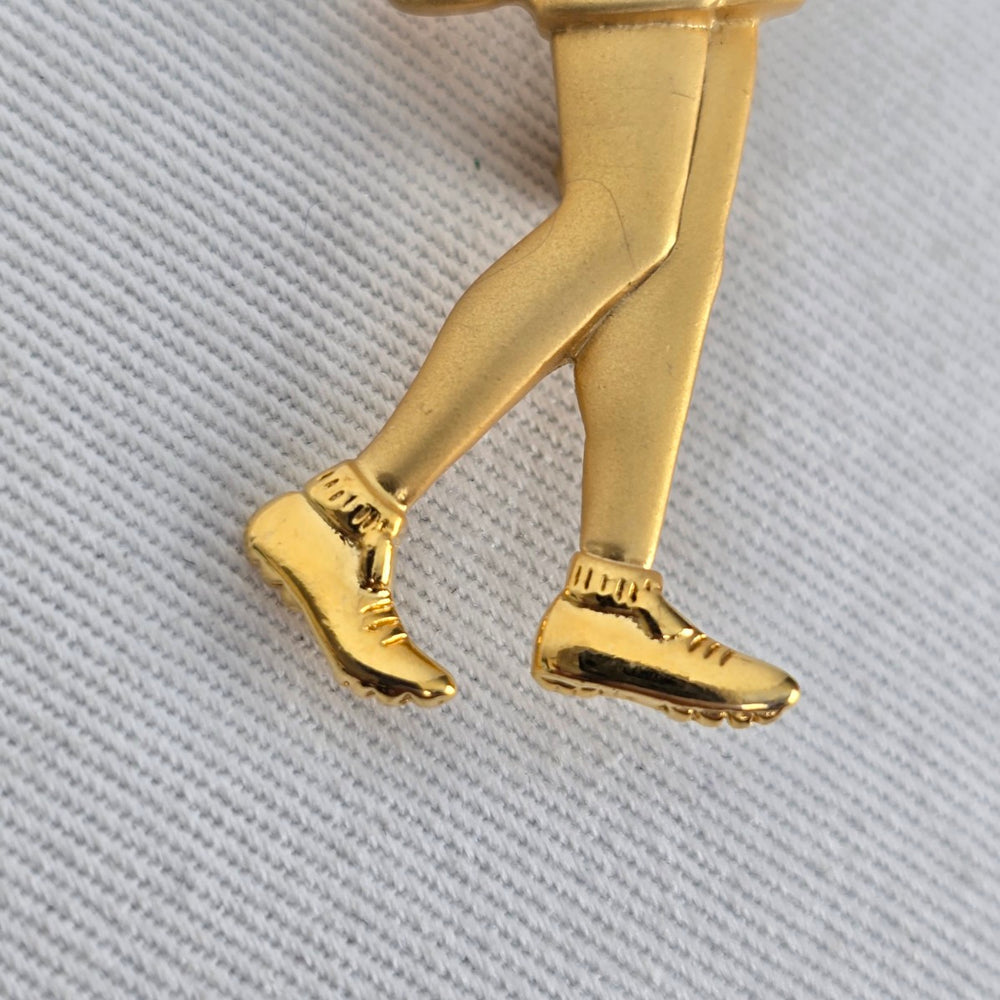 Vintage JJ Gold Tone Woman Golfer Brooch Pin Golf Club Sports