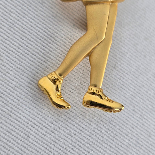 Vintage JJ Gold Tone Woman Golfer Brooch Pin Golf Club Sports