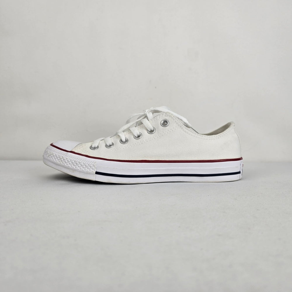 Converse Chuck Taylor All Star White Low Tops Size W9