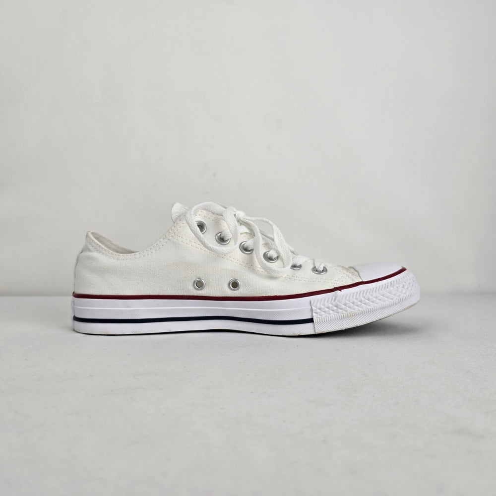 Converse Chuck Taylor All Star White Low Tops Size W9