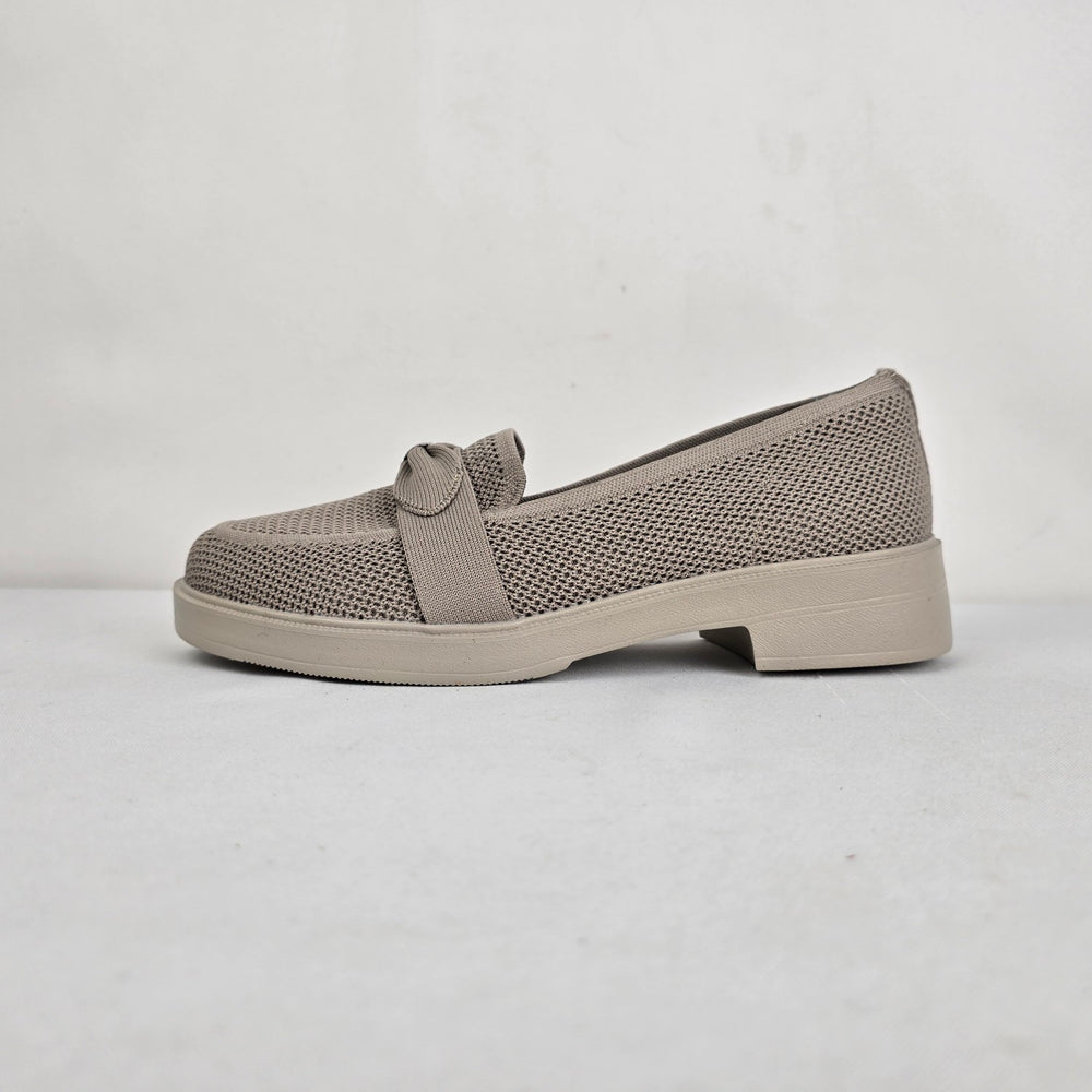 Skechers Taupe Knit Bow Loafers Size 7.5