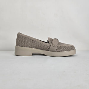 Skechers Taupe Knit Bow Loafers Size 7.5