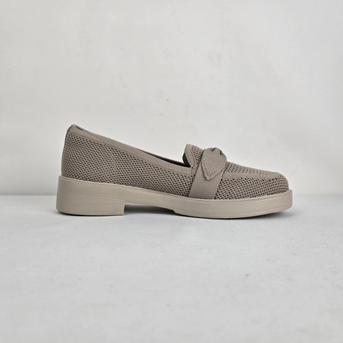 Skechers Taupe Knit Bow Loafers Size 7.5