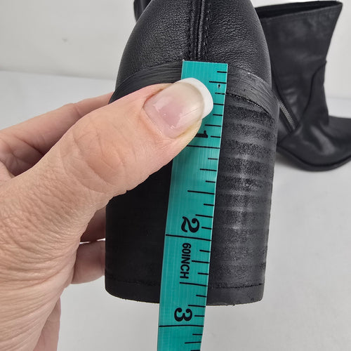 Lucky Brand Wallinda Black Leather Ankle Boots Size 9