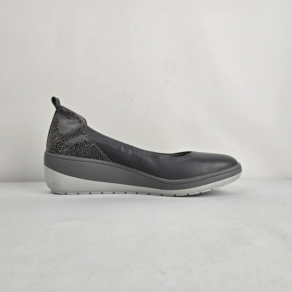 Vionic Jacey Grey Leather Wedge Slip-On Shoes Size 9.5
