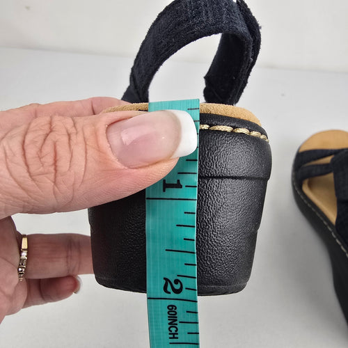 Clarks Collection Navy Comfort Sandals Size 7