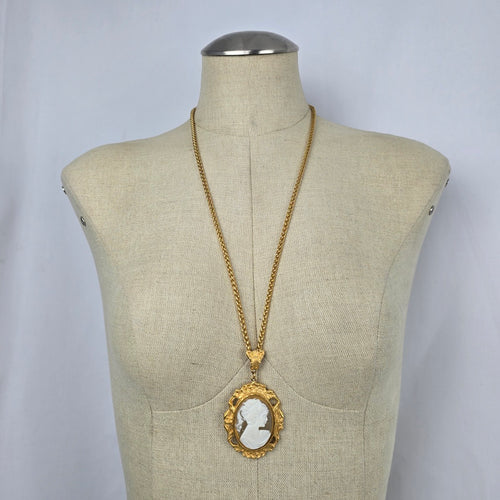 Vintage Gold Tone Cameo Pendant Necklace