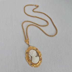 Vintage Gold Tone Cameo Pendant Necklace